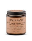 Chandelle de cire de soja naturelle SOJA&CO., au parfum cèdre d'atlas et orange épicée, pot ambré réutilisable