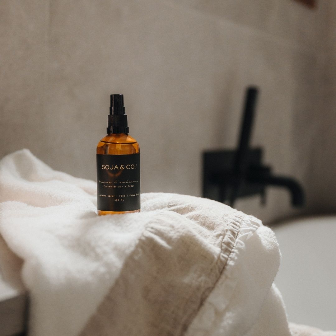 Bruine d'ambiance | Écorce de pin + Cèdre - SOJA&CO. ™