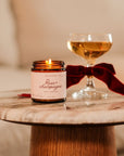 Chandelle parfumée Rose et Champagne dans un contenant en verre.