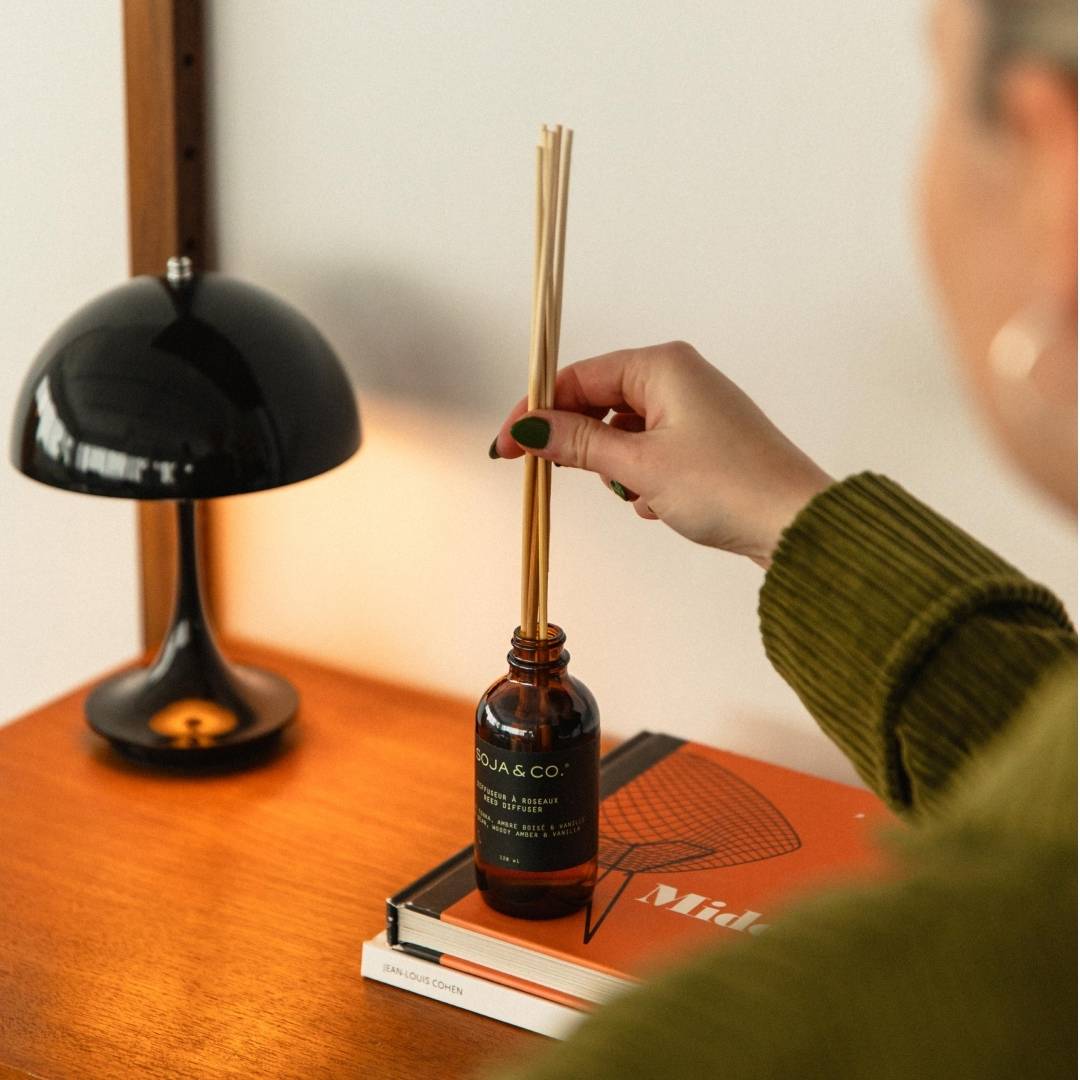 Diffuseur à roseaux | Fève de tonka, Ambre boisé & Vanille - SOJA&CO. ™