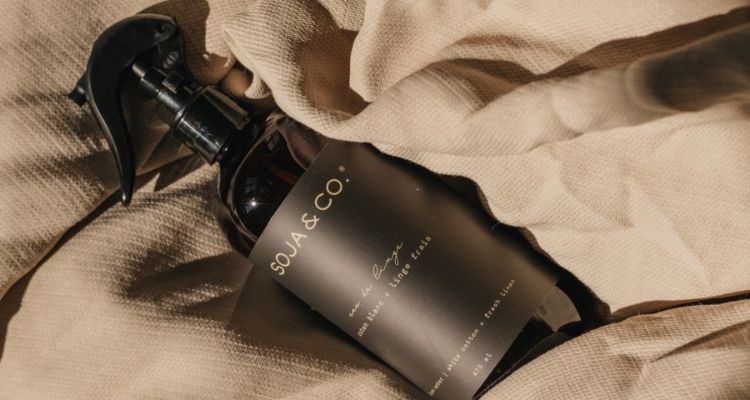 Eau de linge SOJA&CO., pot ambré réutilisable