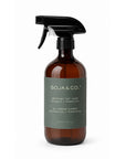Chandelle de cire de soja naturelle SOJA&CO., au parfum guimauve et clémentine, pot ambré réutilisable