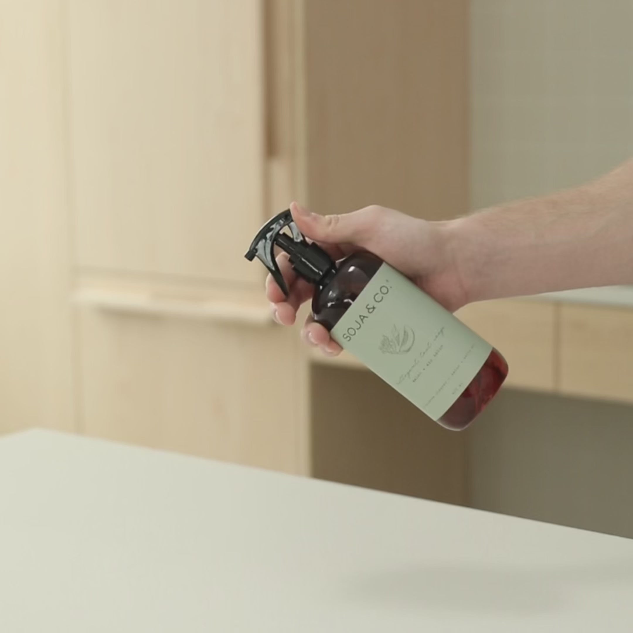 Nettoyant tout usages SOJA&CO., pot ambré réutilisable