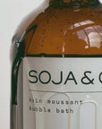 Bain moussant SOJA&CO., pot ambré réutilisable