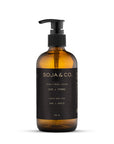 Savon à mains SOJA&CO. parfum oud et pomme, contenant ambré réutilisable
