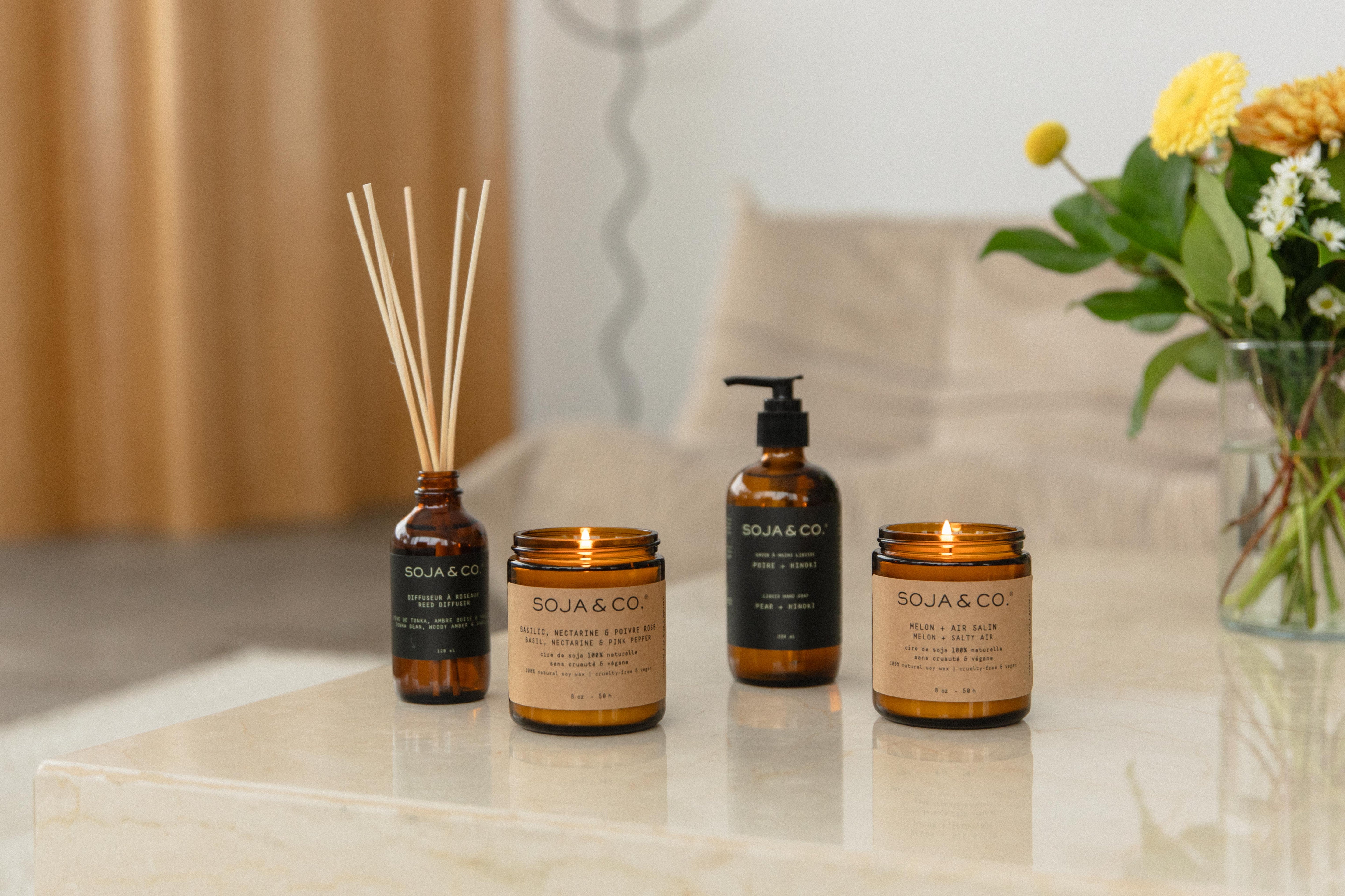Chandelle de cire de soja naturelle, savon à main et diffuseur à roseaux SOJA&CO., au parfum melon et air salin, pot ambré réutilisable