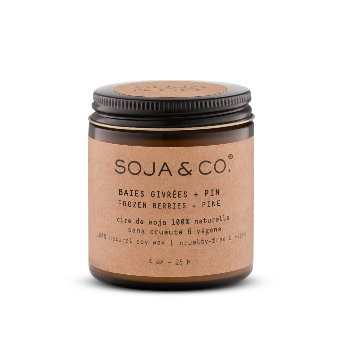 Chandelle de cire de soja naturelle SOJA&CO., au parfum baies givrées et pin, pot ambré réutilisable