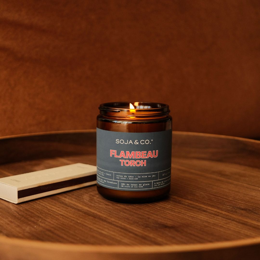 Bougie Flambeau | Écorce de pin + Cèdre - SOJA&CO.