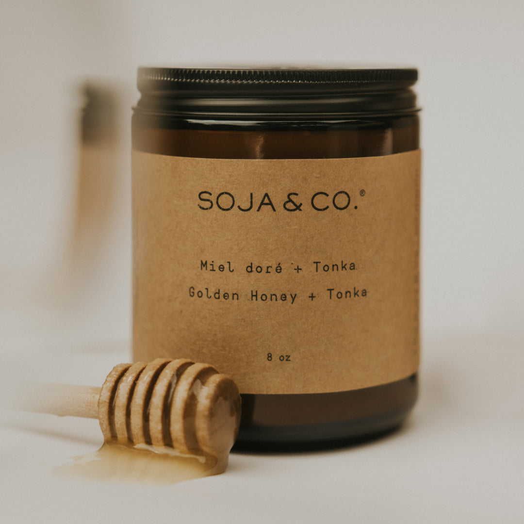 Bougie 8 oz - Miel doré + Tonka - SOJA&amp;CO. Lifestyle 2