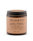 Chandelle de cire de soja naturelle SOJA&CO., au parfum guimauve et clémentine, pot ambré réutilisable